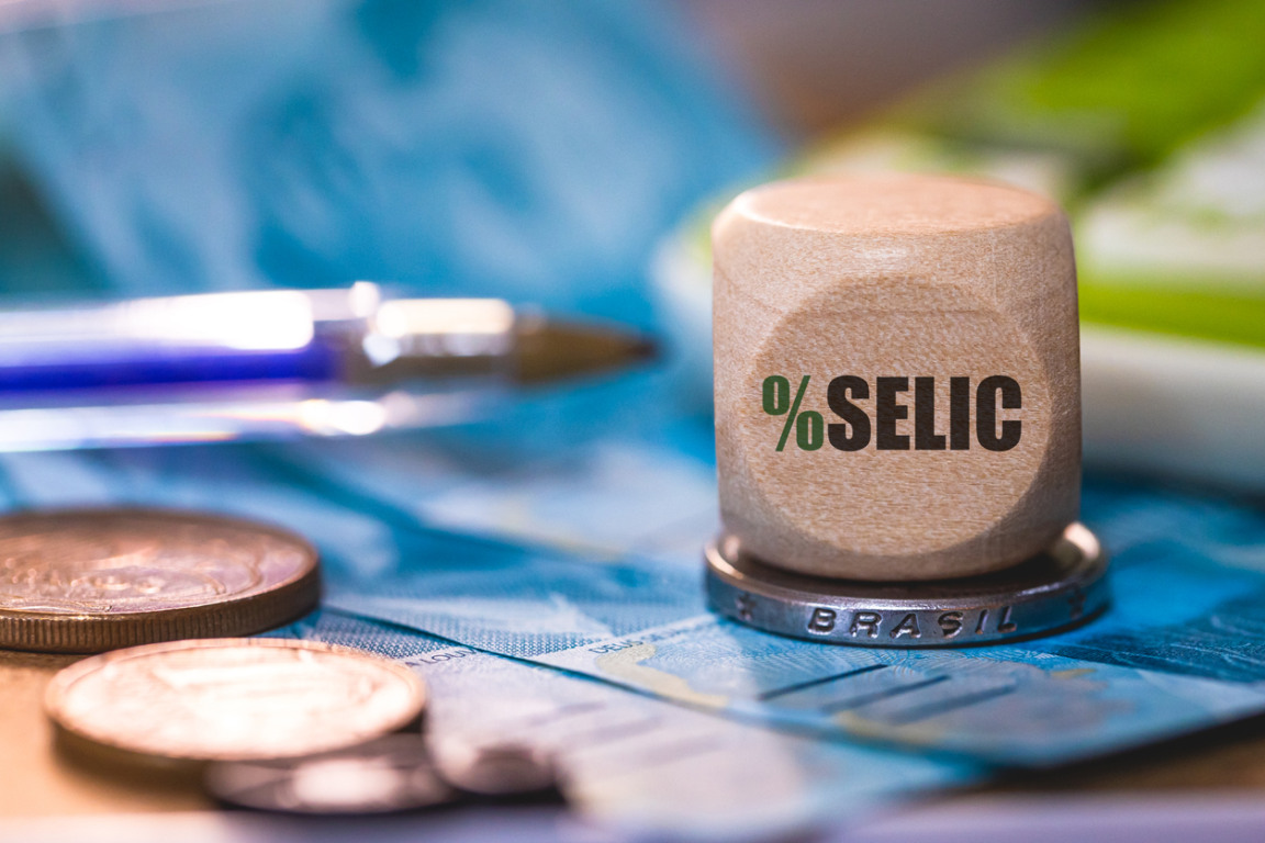 Selic a 15%, motivos e impactos no crédito imobiliário.